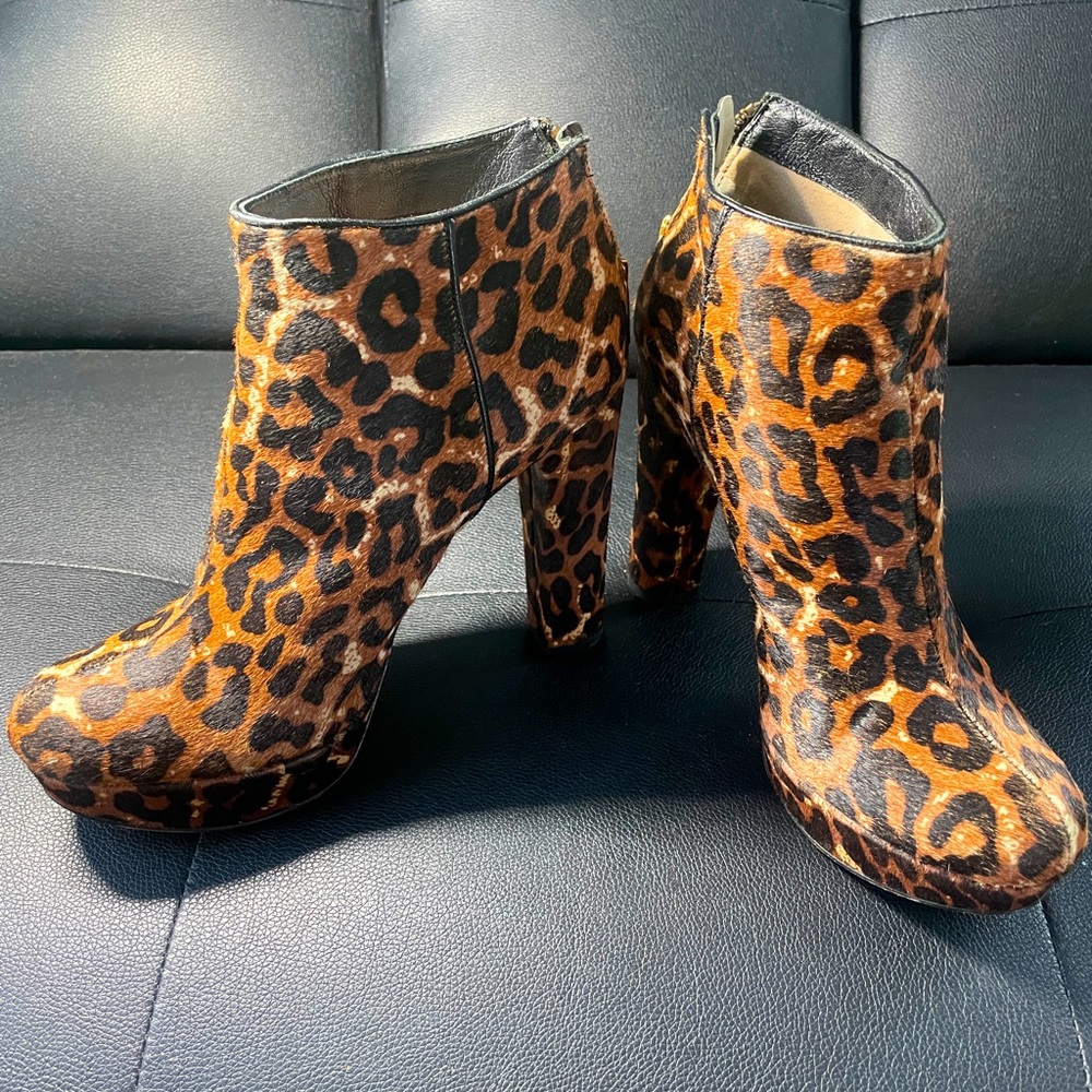 Sz 8.5 Michael Kors cheetah ankle boots